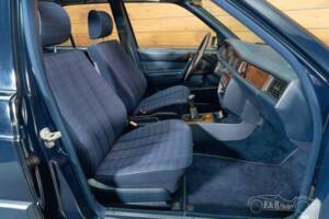 Imagen 8/19 de Mercedes-Benz 190 D (1990)
