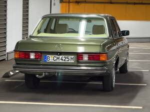Imagen 2/13 de Mercedes-Benz 230 E (1983)