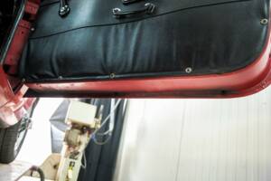 Image 44/50 of MG MGB GT (1967)