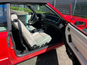 Image 6/24 of Ford Mustang LX "Summer Edition" (1992)