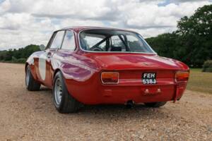 Image 36/50 de Alfa Romeo 1750 GT Veloce (1971)