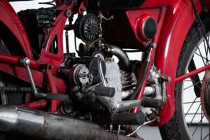 Image 24/50 de Moto Guzzi 250 SS (1950)