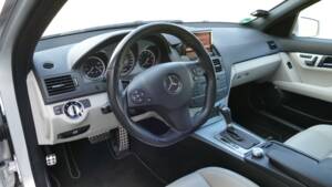Imagen 12/18 de Mercedes-Benz C 63 AMG T (2010)
