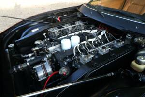 Imagen 40/50 de Ferrari 365 GTC/4 (1972)