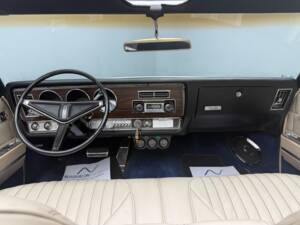 Image 12/23 of Oldsmobile Ninety-Eight (1968)