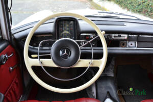 Image 30/47 of Mercedes-Benz 190 c (1963)