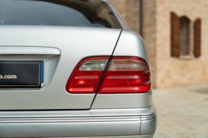 Image 10/50 of Mercedes-Benz E 430 (2000)