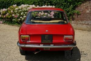 Image 12/50 of Alfa Romeo Giulia GT 1300 Junior (1975)
