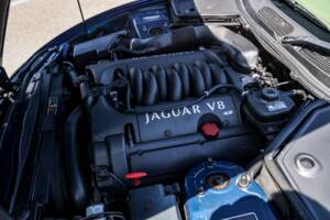 Image 12/36 of Jaguar XK8 4.0 (2001)