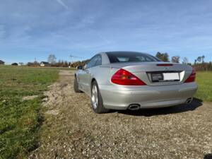 Immagine 7/20 di Mercedes-Benz SL 500 (2002)