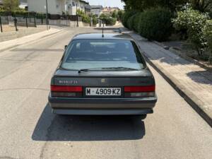Image 6/8 of Renault R 25 V6 Turbo (1990)
