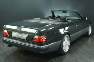 Bild 2/50 von Mercedes-Benz 300 CE-24 3.4 AMG (1993)