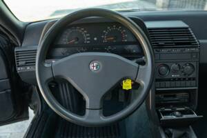 Image 44/50 of Alfa Romeo 75 2.0 Twin Spark (1990)