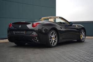 Imagen 32/50 de Ferrari California (2011)
