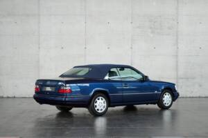 Bild 33/50 von Mercedes-Benz E 200 (1996)