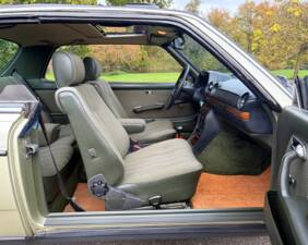 Afbeelding 6/35 van Mercedes-Benz 280 CE (1983)