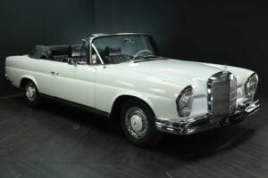 Image 8/30 of Mercedes-Benz 250 SE (1966)