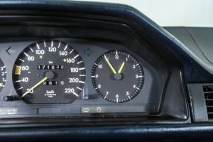 Imagen 36/50 de Mercedes-Benz 200 (1986)