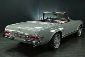 Immagine 2/50 di Mercedes-Benz 250 SL (1968)