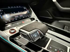 Immagine 28/31 di Audi RS6 Avant (2021)