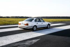 Bild 4/82 von BMW 525i (1993)