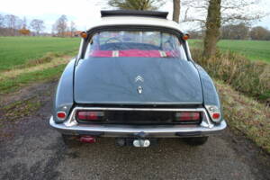 Image 7/8 of Citroën ID 19 (1969)