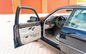 Image 20/55 of BMW 740i (1997)