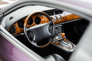 Immagine 11/28 di Jaguar XK8 4.0 (1999)