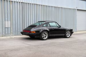 Image 11/108 de Porsche 911 Carrera 3.2 (1989)