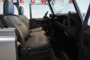 Bild 16/29 von Land Rover 90 (1988)