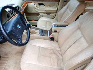 Afbeelding 6/7 van BMW 730i (1995)
