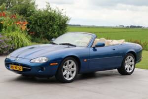 Image 19/50 de Jaguar XK8 4.0 (1997)