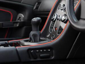 Bild 60/85 von Aston Martin V12 Vantage AMR Roadster (2018)