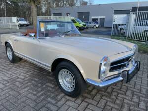 Immagine 7/50 di Mercedes-Benz 280 SL (1969)