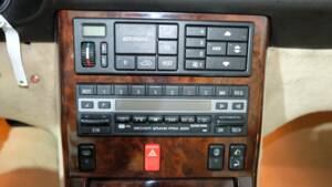 Image 11/26 of Mercedes-Benz 500 SL (1991)