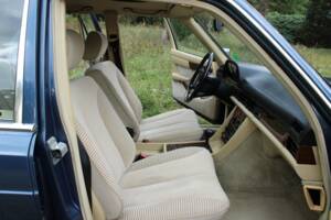 Image 29/70 of Mercedes-Benz 500 SE (1984)