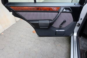 Imagen 33/75 de Mercedes-Benz E 280 T (1994)
