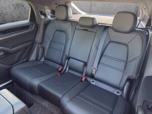 Bild 9/12 von Porsche Cayenne Turbo E-Hybrid (2024)