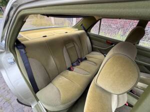 Image 15/34 of Mercedes-Benz 380 SE (1980)