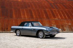 Image 3/6 of Aston Martin DB 6 Volante (1967)