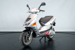 Image 2/29 de Aprilia SR 50 (1994)