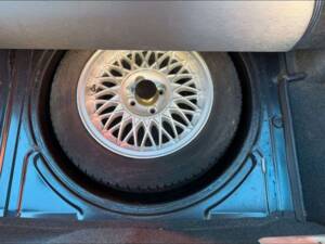 Bild 18/28 von BMW 320i (1988)