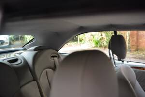 Image 43/49 of Mercedes-Benz CLK 500 (2004)