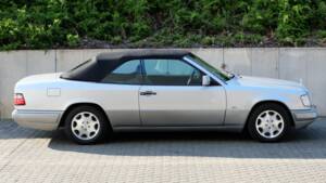 Image 70/74 of Mercedes-Benz E 320 (1997)