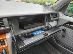 Afbeelding 14/54 van Mercedes-Benz 200 E (1992)