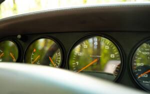 Immagine 34/47 di Porsche 911 Carrera (1994)