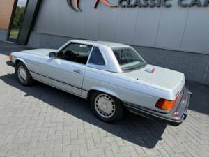 Afbeelding 17/44 van Mercedes-Benz 560 SL (1986)