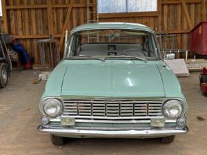 Image 2/4 of Vauxhall Victor FB (1964)