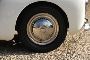 Image 28/50 of SIMCA 8 Sport (1950)
