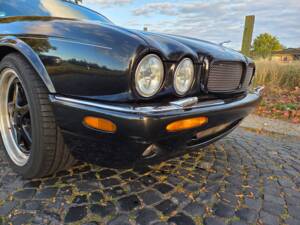Image 8/15 de Jaguar XJR 4.0 (2000)